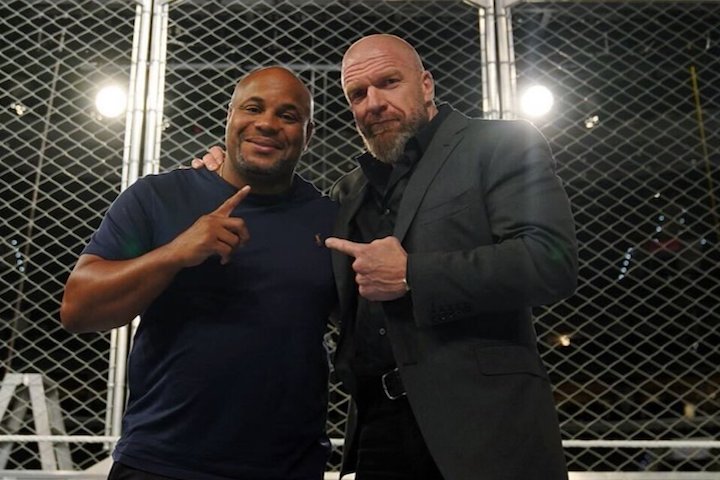 Daniel Cormier Comments On Fight Pit Match At WWE 2022 Extre...