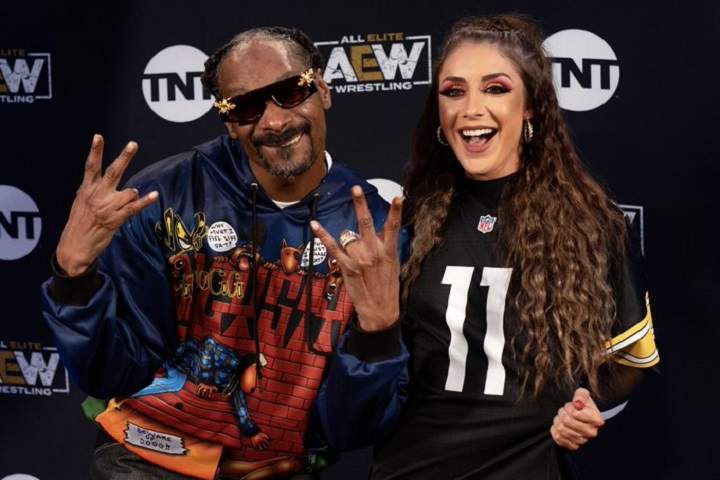Snoop Dogg Does A Top Rope Splash On AEW Dynamite: New Year'...