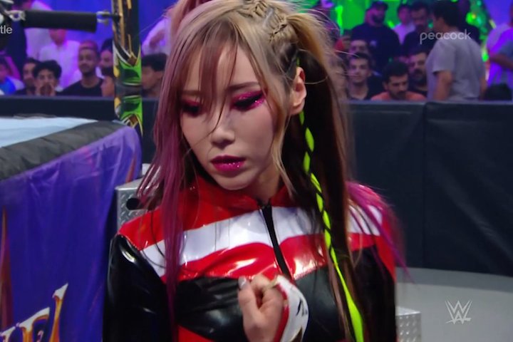 Kairi Sane Returns To WWE At Crown Jewel, Helps Iyo Sky Reta...