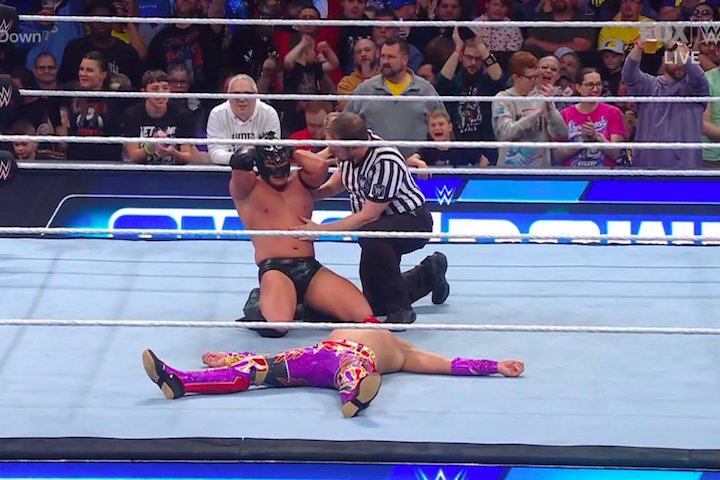 Axiom Loses To Dragon Lee On His 11/17 WWE SmackDown Debut
