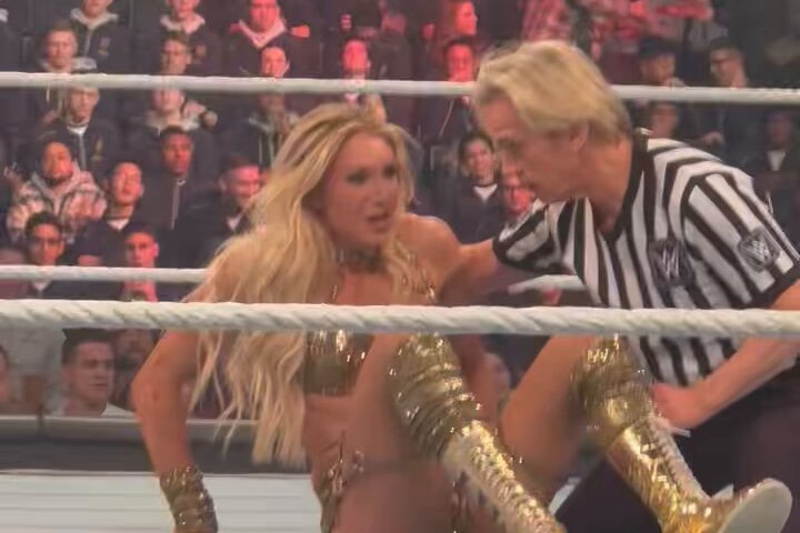 Charlotte Flair Seemingly Gets Injured During 12/8 WWE SmackDown