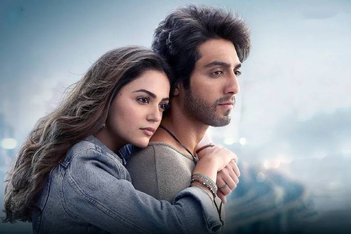 Ahaan Pandey, Aneet Padda's Saiyaara Hits 300 Crore India Ne...