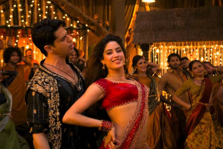 Sidharth Malhotra and Janhvi Kapoor's Param Sundari Trailer:...