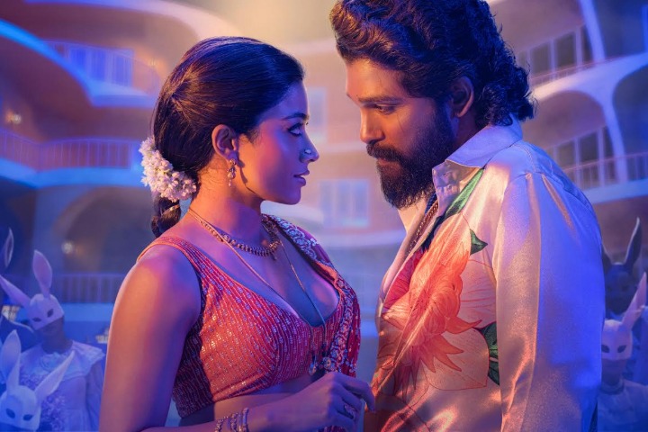 Allu Arjun Clinches Seventh Filmfare Trophy For Pushpa 2 Mat...