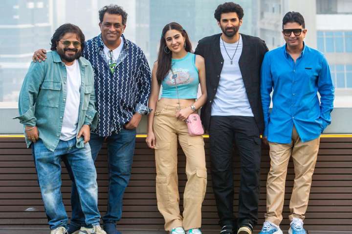 Director Anurag Basu's Anthology Film 'Metro... In Dino' Get...