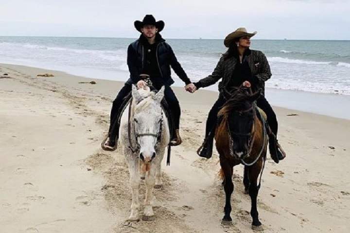 Priyanka Chopra, Nick Jonas go horseback riding