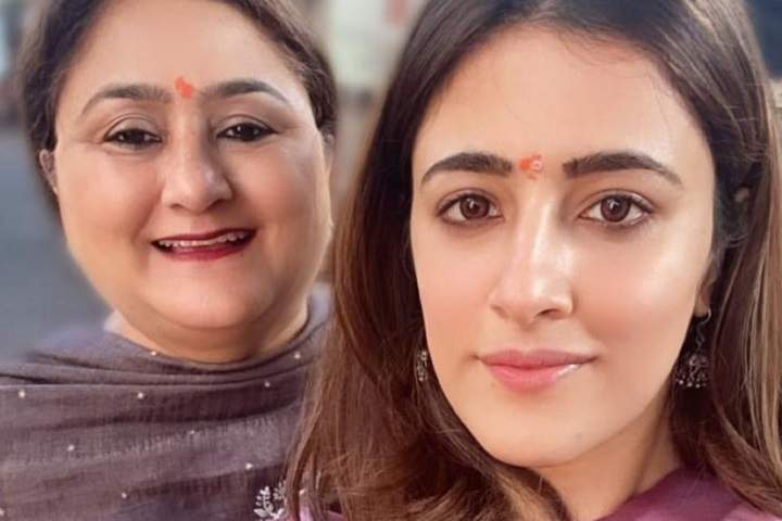 Nupur Sanon visits Mumbai's Siddhivinayak Temple with mom