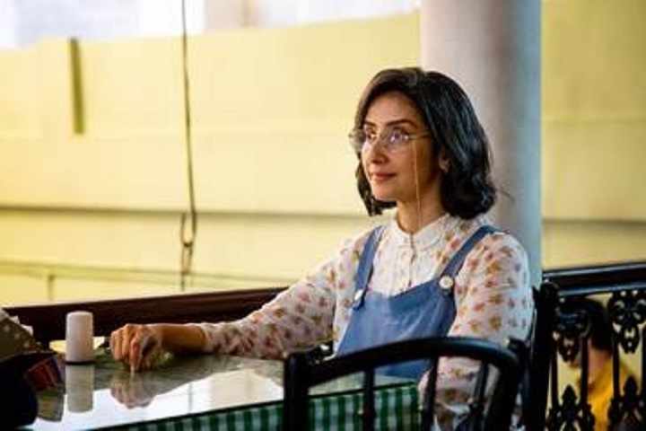 Manisha Koirala is a Parsi mom avatar in 'Maska'