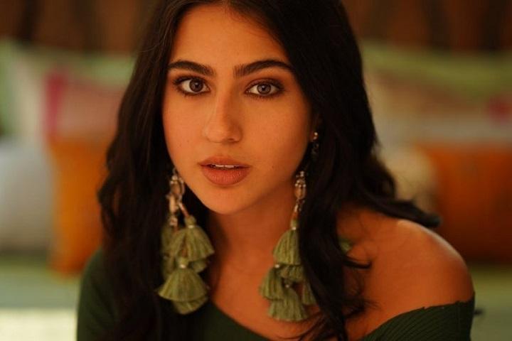 Sara Ali Khan's Varanasi temple visit creates controversy