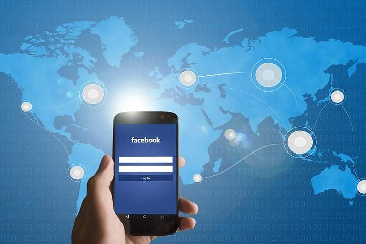 How people react to fake news on Twitter, Facebook