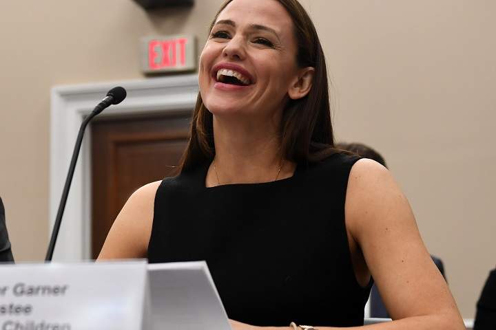 Jennifer Garner finds it hard to get parents to stay at home
