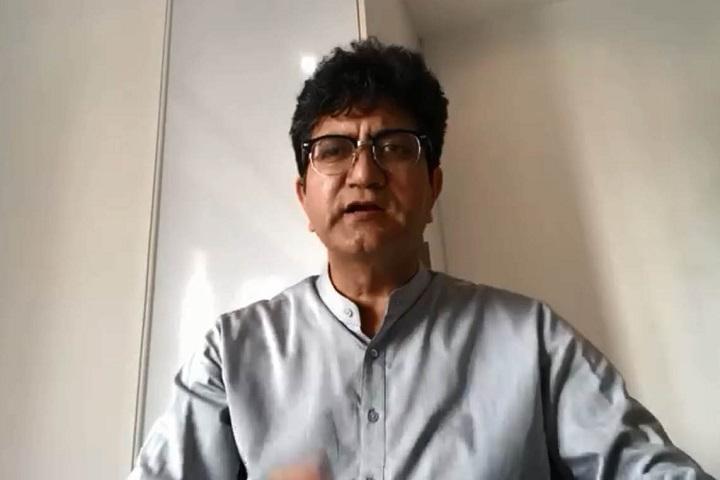Prasoon Joshi pens poem in support of COVID-19 lockdown