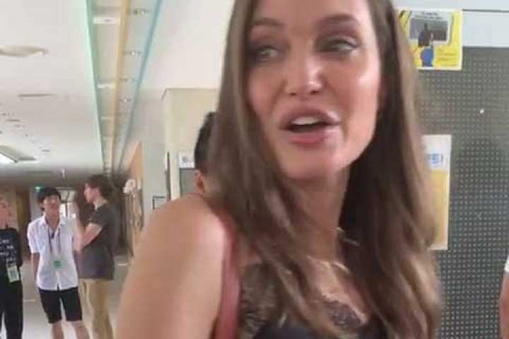 Angelina Jolie does her bit to feed underprivileged kids