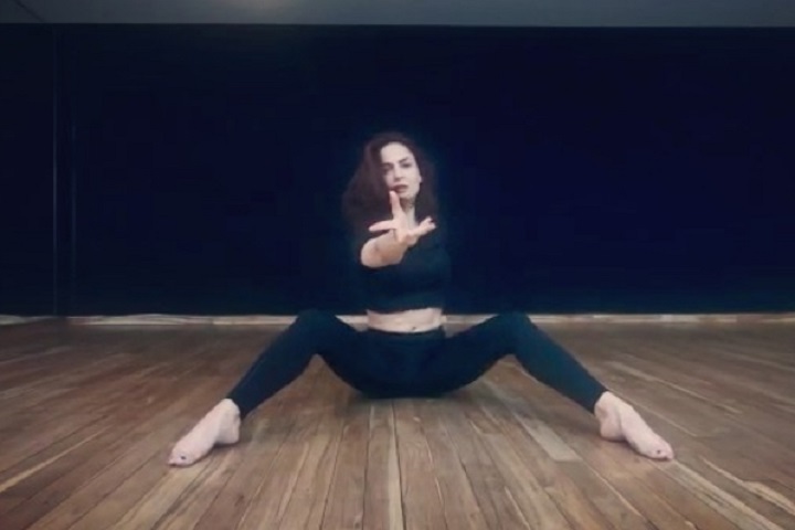 Lockdown diaries: Elli AvrRam cheers up spirits with cool da...