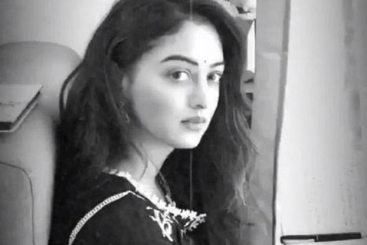 Sandeepa Dhar revisits the '60s in black-and-white video