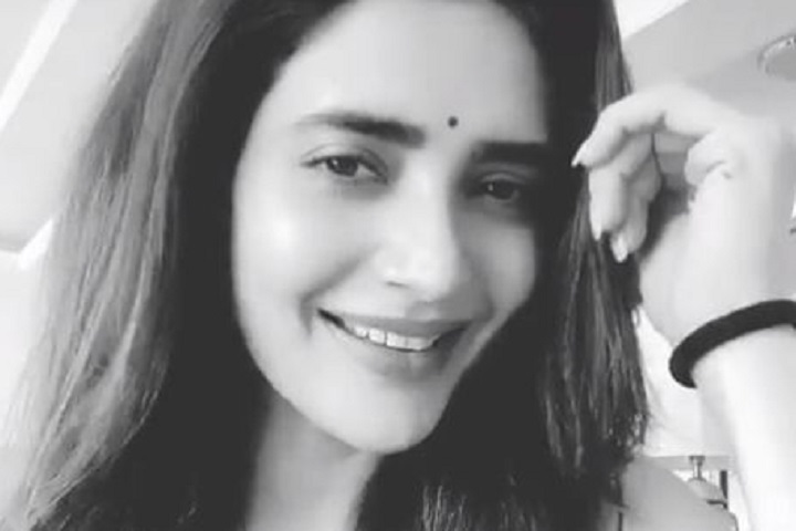 Karishma Tanna has become 'totally filmy' in lockdown