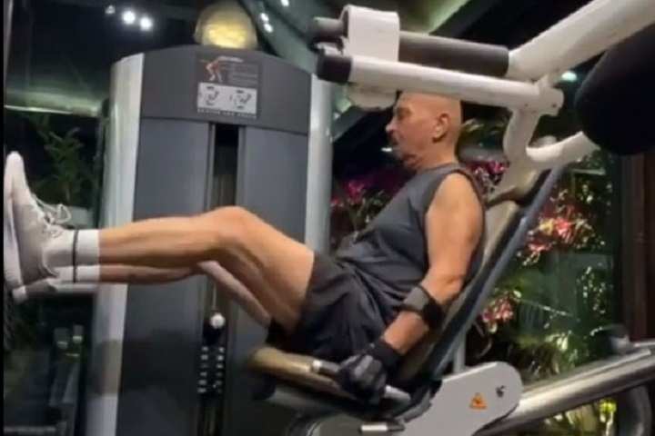 Hrithik Roshan shares workout video of 70-yr-old Rakesh Rosh...
