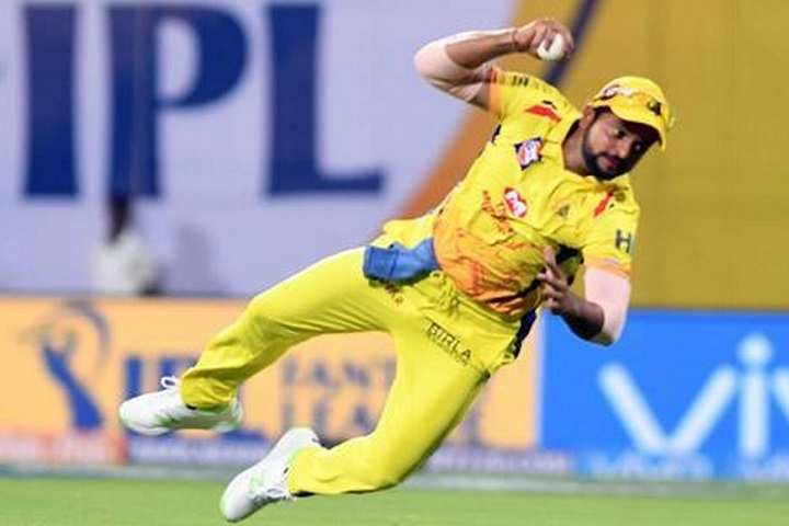 Top 5 fielders with the most number of catches in the IPL hi...