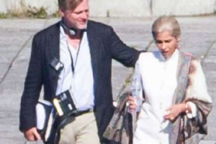 Twinkle Khanna Roots For Mother Dimple Kapadia As Tenet Open...