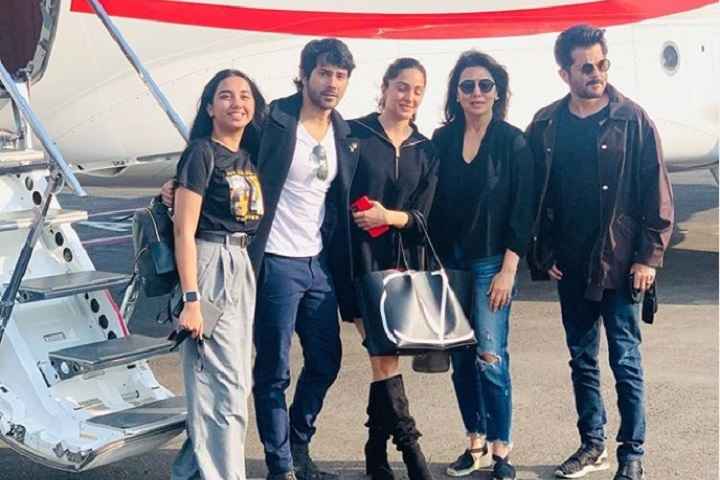 Neetu Kapoor Remembers Rishi Kapoor as She Takes off For 'Ju...