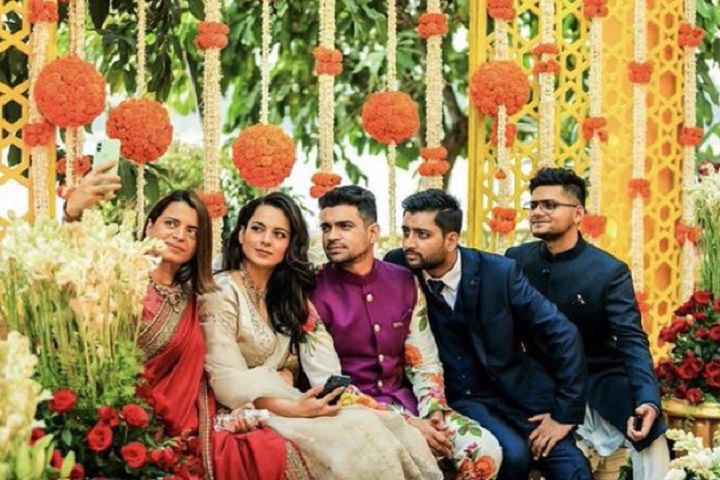 Bollywood Stars Extend Bhai Dooj Greetings