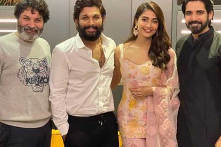 Allu Arjun Celebrates 1st Anniversary Of 'Ala Vaikunthapurra...