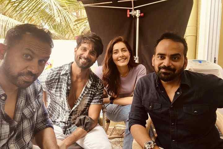 Raashi Khanna On Shooting With Shahid Kapoor & Vijay Sethupa...
