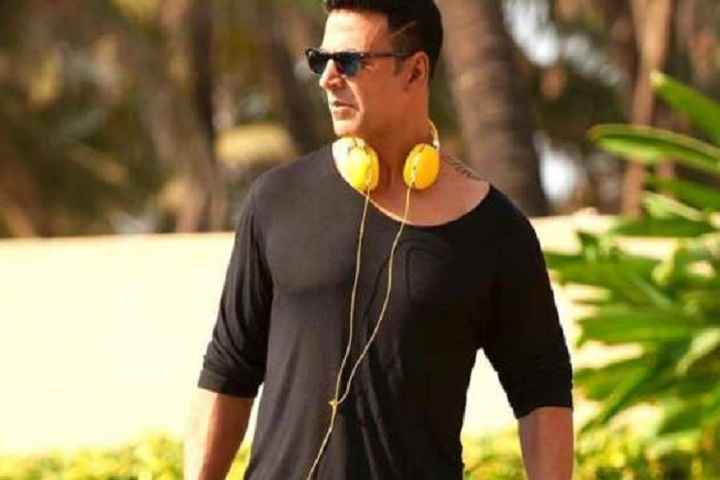 Akshay Kumar To Replace Kartik Aaryan From Dostana 2 On Kara...