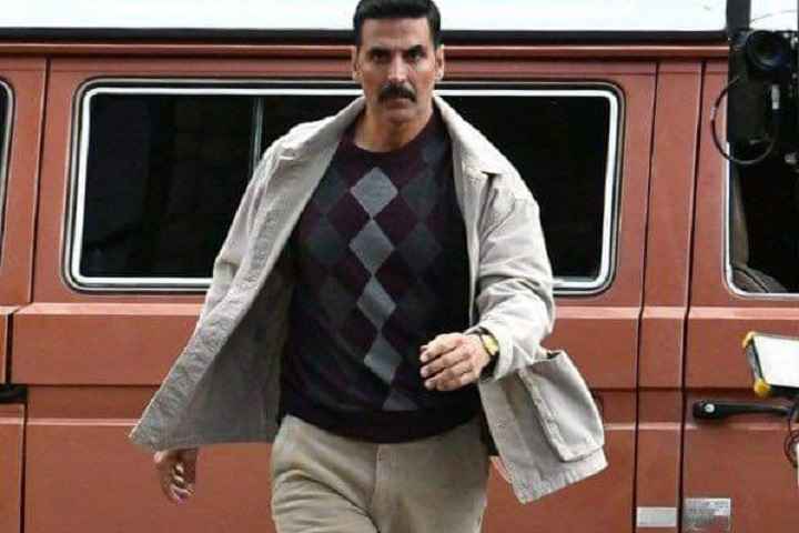 Akshay Kumar Starrer Bell Bottom Might Opt For A Hybrid Rele...