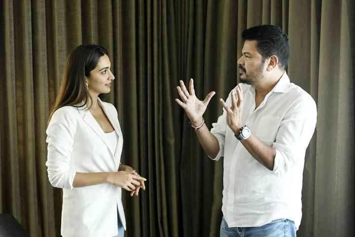 RC15: Kiara Advani Joins Ram Charan In Director Shankar's Pa...