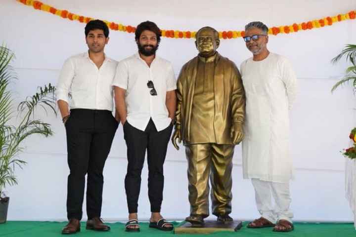 Allu Arjun Unveils The Statue Of His Grandfather Padmashri A...