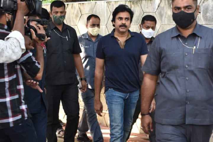 Chiranjeevi, Pawan Kalyan, And Other Leading Tollywood Stars...