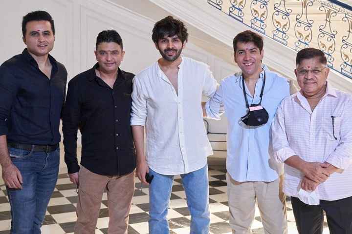 Confirmed: Kartik Aaryan & Kriti Sanon Reunite For Rohit Dha...