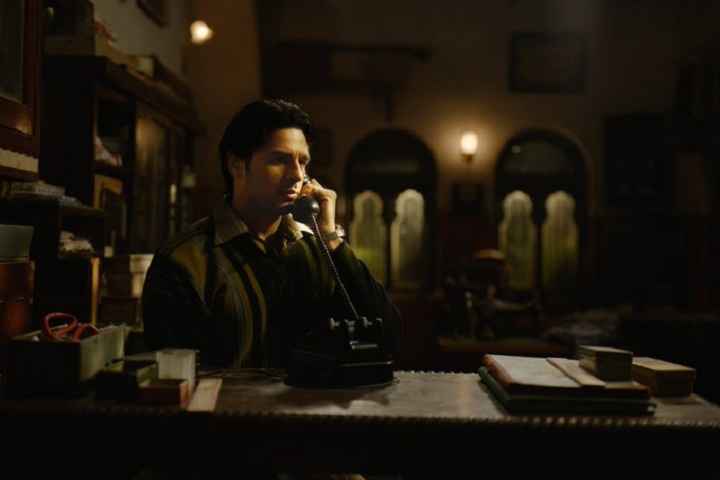 Rashmika Mandanna's Bollywood Debut 'Mission Majnu' Co-starr...