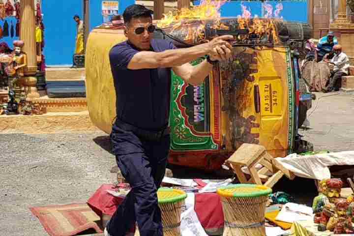 Over 7 Lakh Tickets Of Sooryavanshi Sold On Book My Show In ...