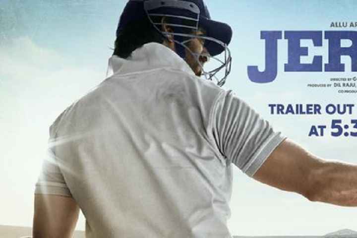 Shahid Kapoor Unveils The First Official Poster Of His Speci...