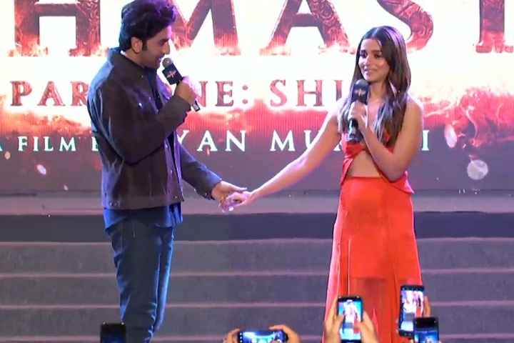 Ranbir Kapoor Respond To A Fan's Question About His Marriage...