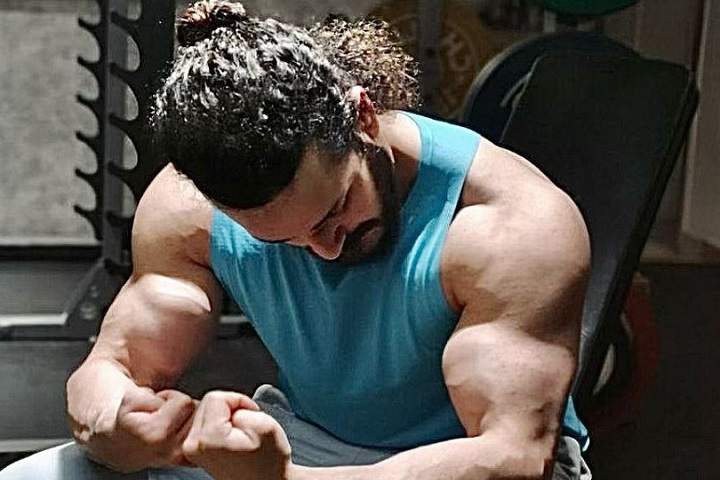 Beefcake: Akhil Akkineni flexes his muscles for 'Agent'
