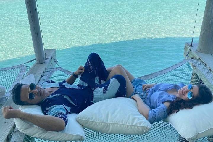 Akshay Kumar gets poetic as he wishes wife Twinkle on her bi...