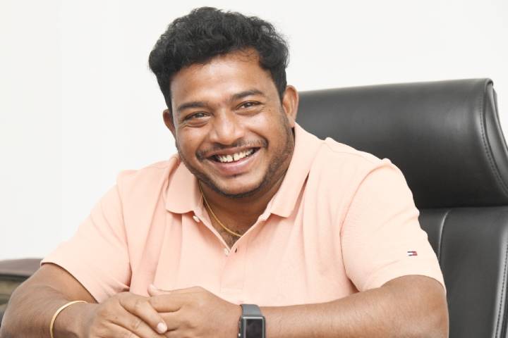 Bheemla Nayak Director Saagar Chandra In Talks With Two Youn...