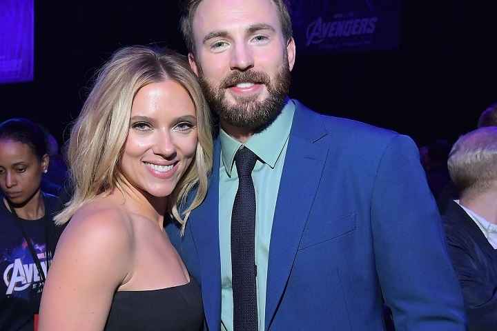 'Avengers' Co-Stars Chris Evans & Scarlett Johansson Reunite...