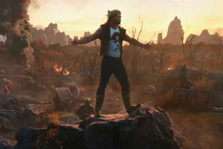 Chris Hemsworth, Natali Portman's 'Thor: Love And Thunder' T...