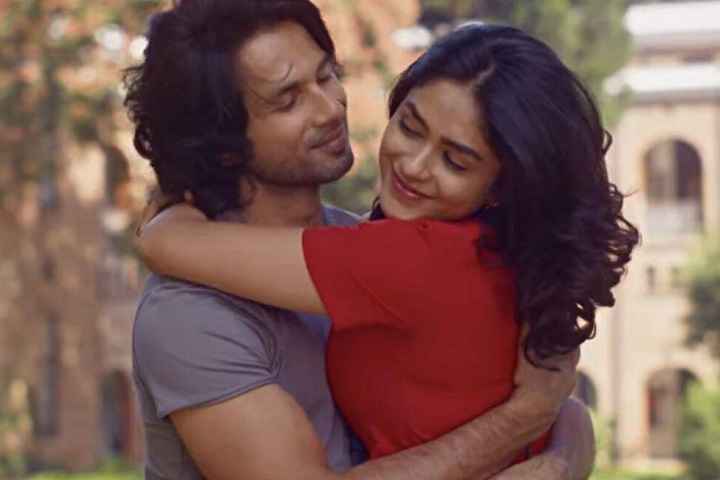 Blockbuster Reviews Pouring In For Shahid Kapoor And Mrunal ...