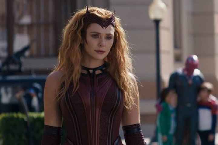 Elizabeth Olsen Tired of Filmmakers Bashing Marvel Movies as...