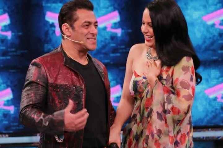 Superstar Salman Khan Supports Kangana Ranaut's 'Dhaakad'