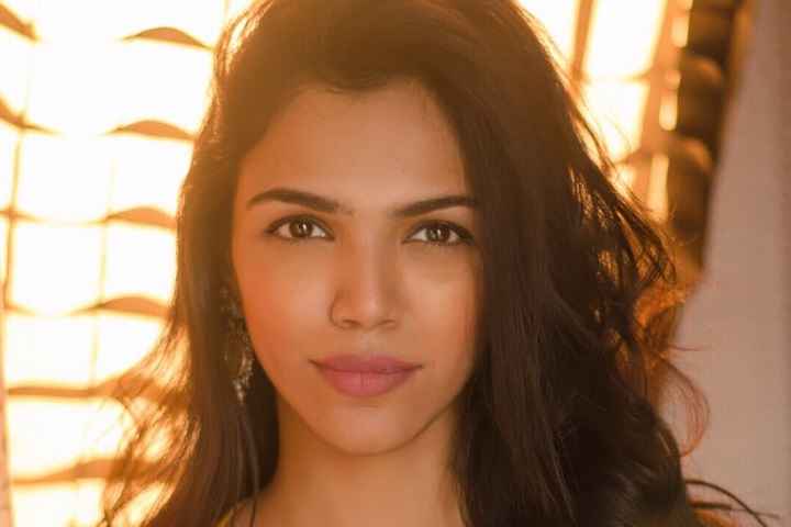 Shriya Pilgaonkar Stars In ZEE5's Broken News!