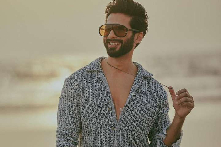 Shahid Kapoor To Lead Hindi Remake of Prithviraj Sukumaran's...