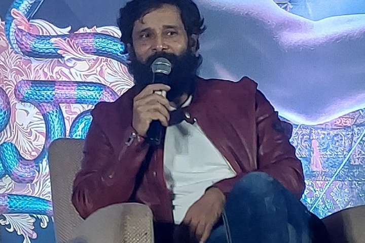Chiyaan Vikram Takes A Dig At Boycott Movies Trend During 'C...