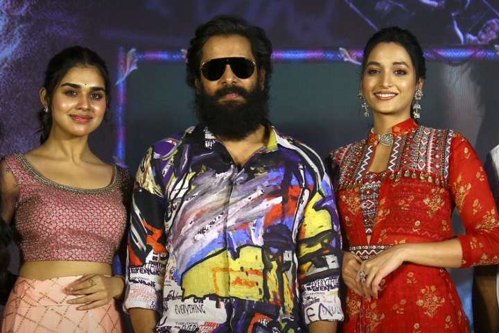 Chiyaan Vikram Provides Basic Plot Details of Much-Awaited '...