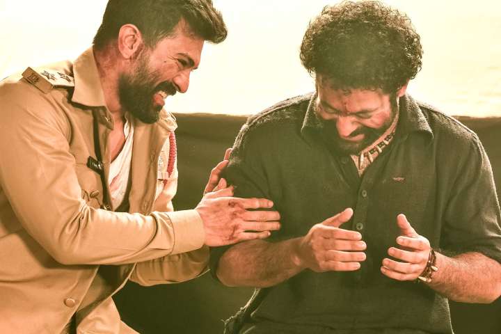 'Everything Everywhere All at Once' Director Heaps Praise On...